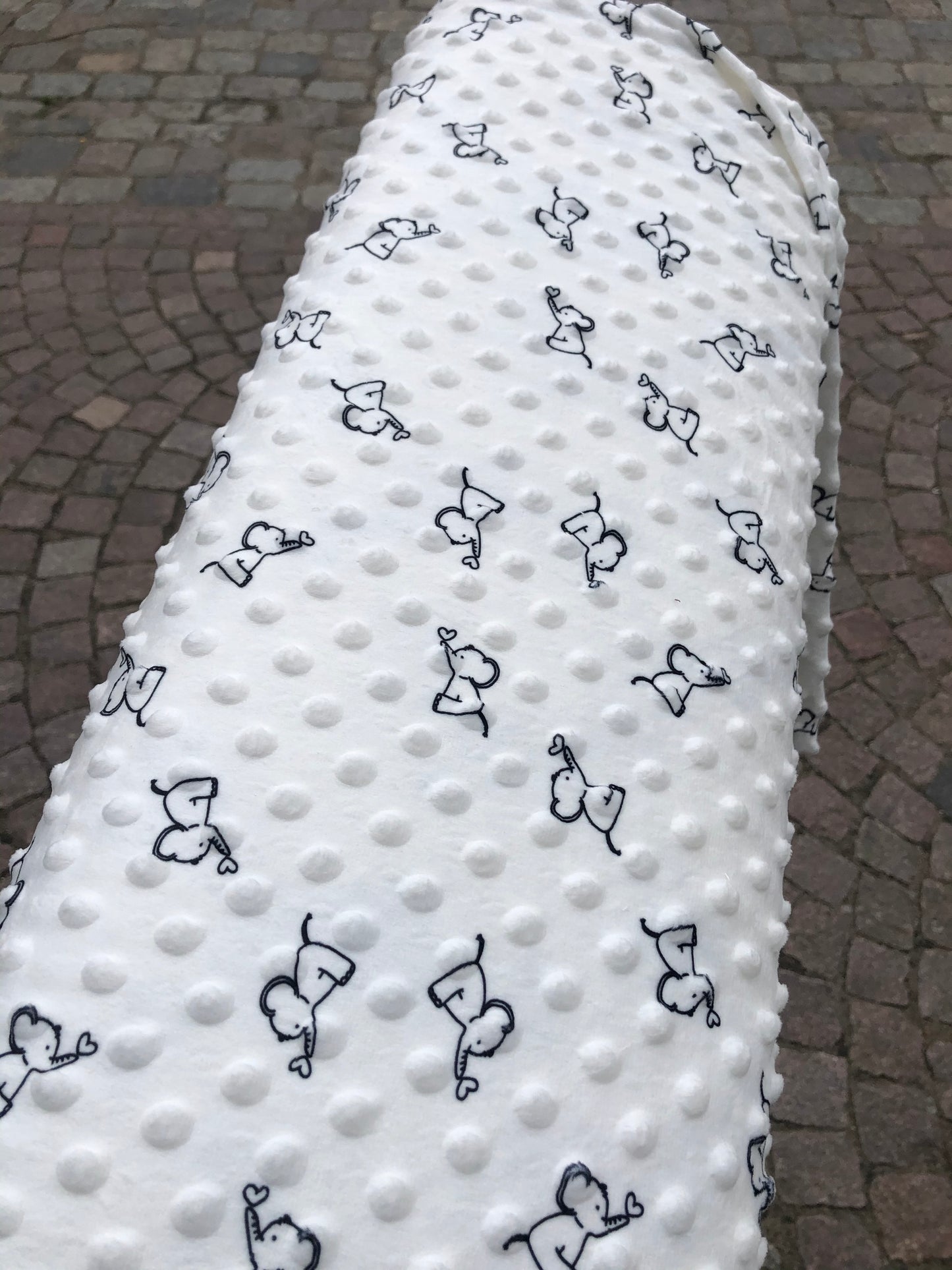 SISTA BITEN 50%! MINKY ELEPHANTS - OFFWHITE 77CM
