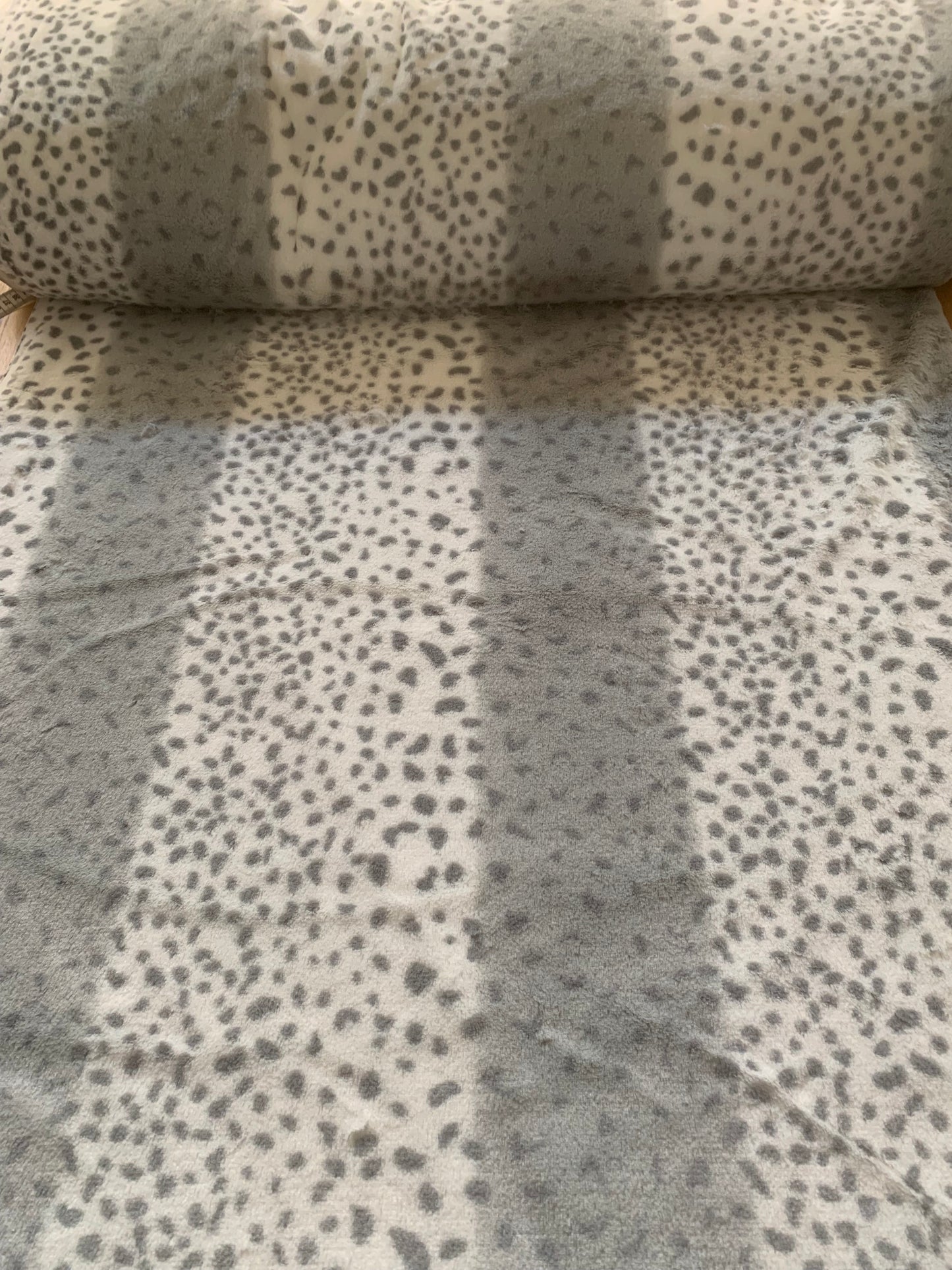 LR 50% MINKY FUSKPÄLS SNÖLEOPARD
