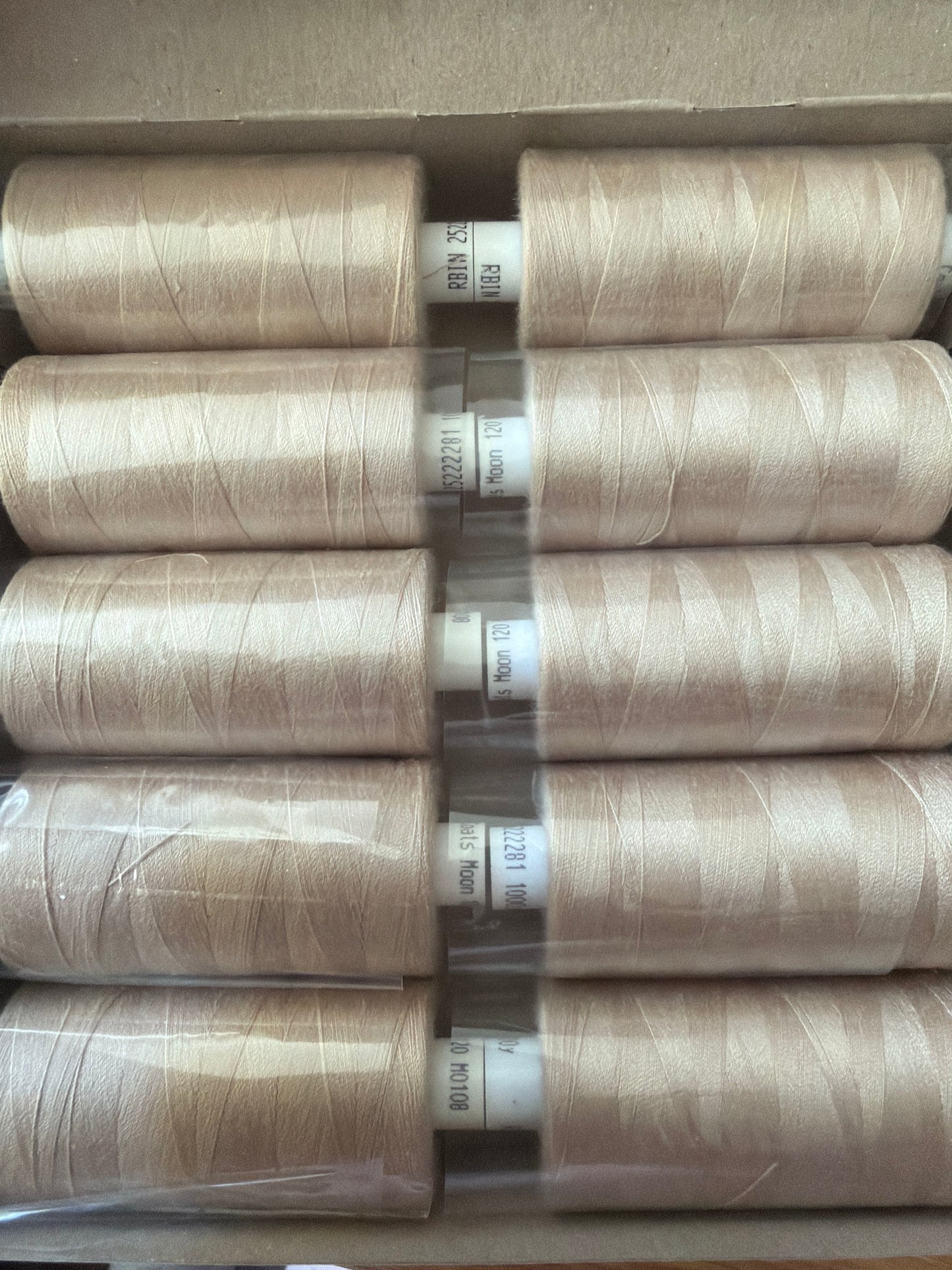 LAGERRENSNING!!! SYTRÅD COATS MOON SANDBEIGE