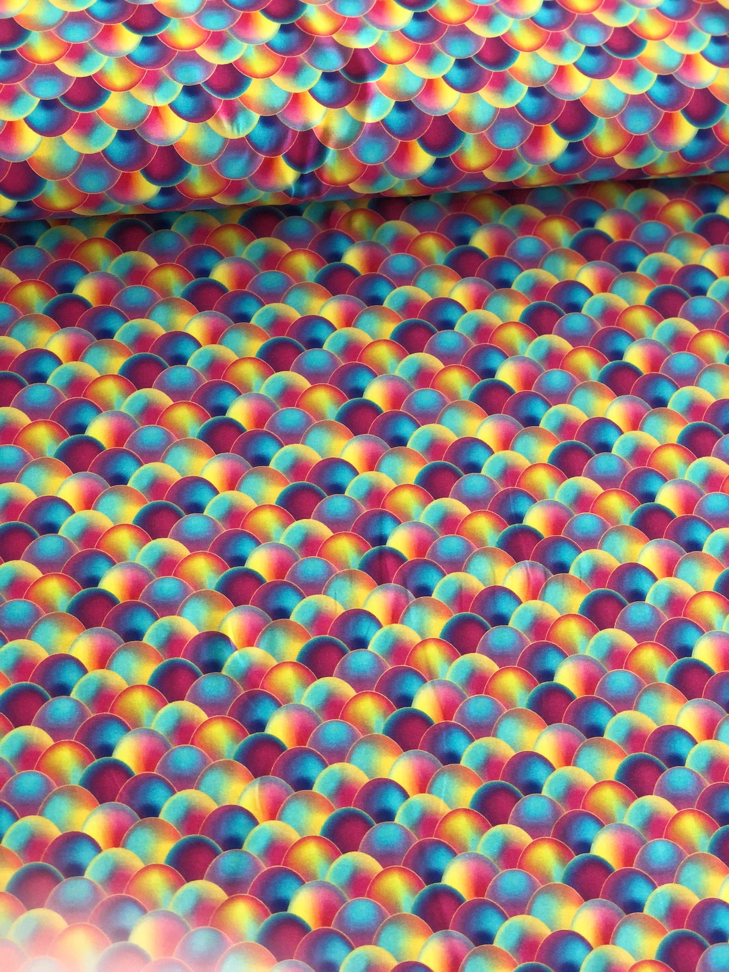 LR 50% JERSEY - FÄRGGLADA BUBBLOR