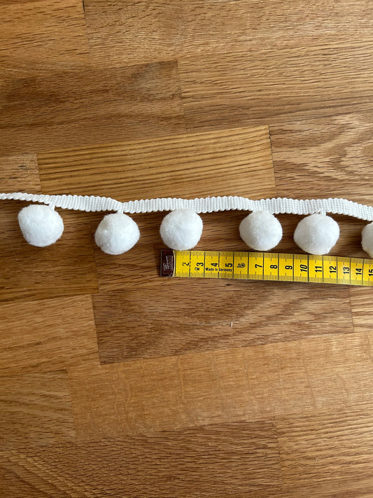 LAGERRENSNING!!! POM POM PÅ BAND VIT